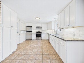 215 Stoney Lea Rd in Dedham, MA - Building Photo - Building Photo