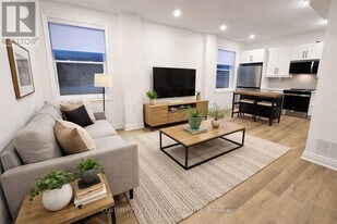 42 Calverley St in Orillia, ON - Building Photo