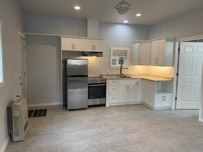 5876 Shadow Mountain Rd in Nanaimo, BC - Building Photo - Building Photo