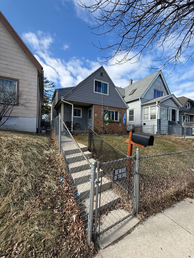 4713-4715-4715 N 35th St in Milwaukee, WI - Building Photo - Building Photo