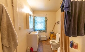 426 W Saginaw St in Lansing, MI - Foto de edificio - Building Photo