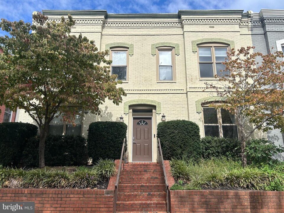 1116 C St NE in Washington, DC - Building Photo