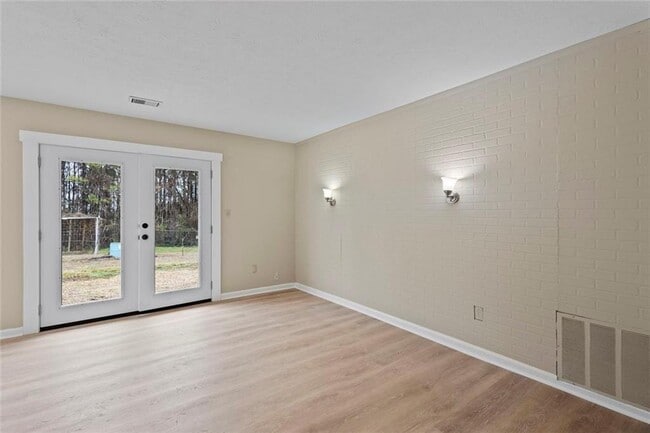 1201 Shoreham Dr in Atlanta, GA - Building Photo - Building Photo