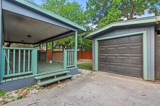 204 Caney St in Austin, TX - Building Photo - Building Photo