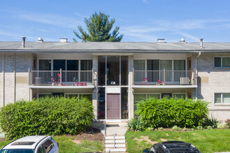 Long Meadows Apartments in Camp Hill, PA - Building Photo - Building Photo