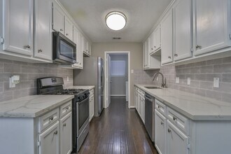 506 Castlelake Dr in Friendswood, TX - Building Photo - Building Photo