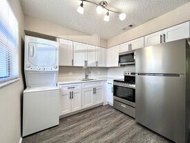 Raven at Park Place in Pinellas Park, FL - Building Photo