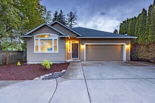 617 12th St in Washougal, WA - Building Photo