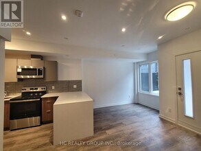 3079 Pharmacy Ave in Toronto, ON - Building Photo - Building Photo