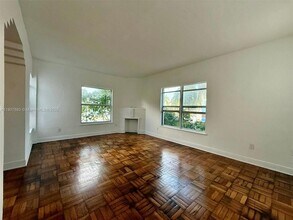 4035 Meridian Ave, Unit 206 in Miami Beach, FL - Building Photo - Building Photo