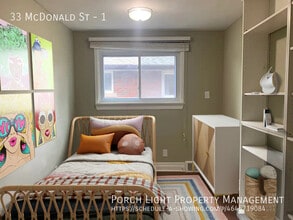 33 McDonald St in St Catharines, ON - Building Photo - Building Photo
