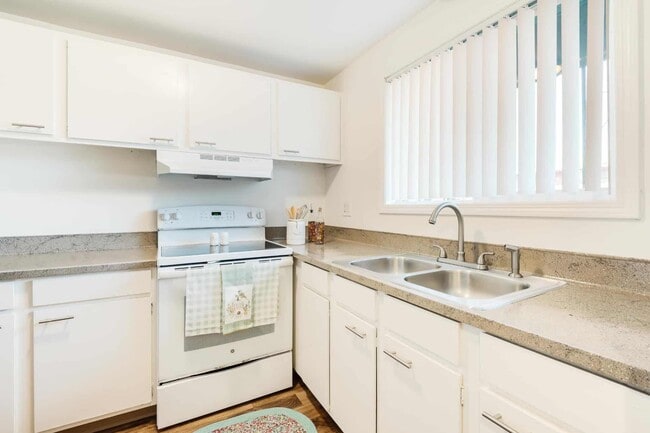 Colonial Villa Apartments