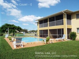 706 SE 13th Ct in Cape Coral, FL - Building Photo