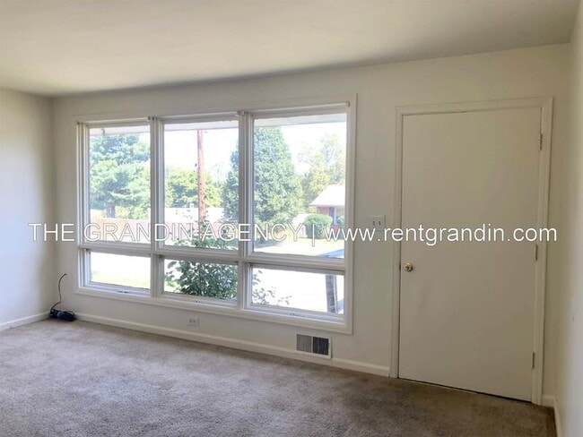 230 Frances Dr NW in Roanoke, VA - Building Photo - Building Photo