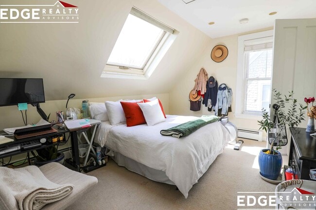 79 Surrey St in Boston, MA - Foto de edificio - Building Photo