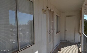 111 S Outpost Rd in Apache Junction, AZ - Building Photo