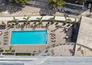 1250 S Miami Ave, Unit 1813 in Miami, FL - Foto de edificio - Building Photo