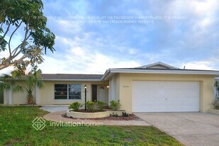 14036 102nd Ave N in Largo, FL - Building Photo