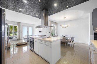 6414 NW 104th Path in Doral, FL - Building Photo - Building Photo