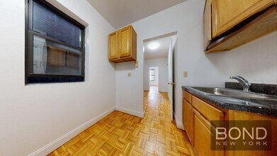 405 W 50th St in New York, NY - Building Photo - Building Photo