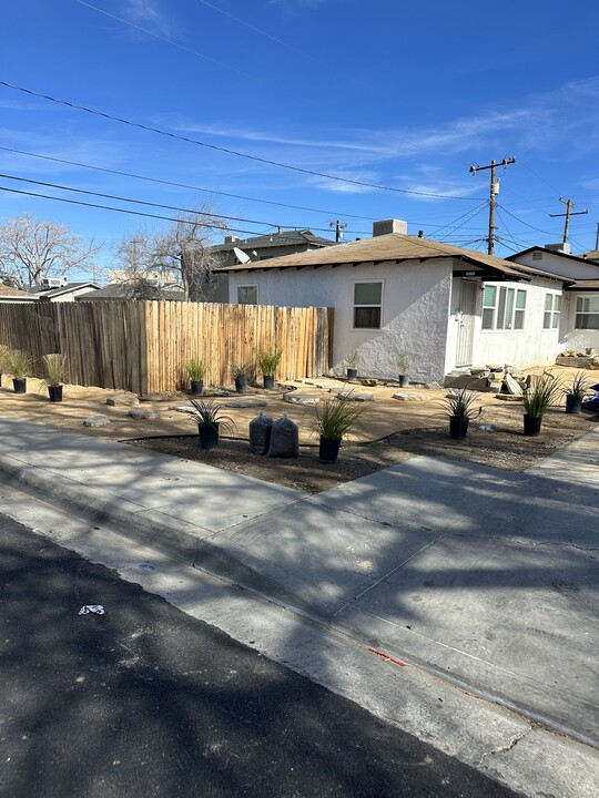 44742 Gadsden Ave in Lancaster, CA - Building Photo