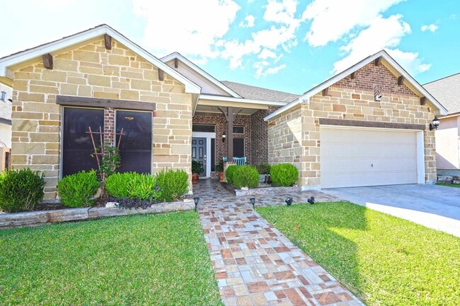 318 Silverleaf Oak in Laredo, TX - Building Photo - Building Photo
