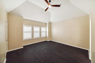 6835 Staffordshire Crescent in Houston, TX - Foto de edificio - Building Photo