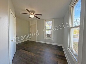 2052 N Taylor Ave in Springfield, MO - Building Photo - Building Photo