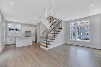 297 Concord Ave, Unit 1 in Cambridge, MA - Building Photo - Building Photo