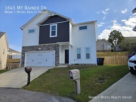 1645 Mount Rainer Dr in Fayetteville, NC - Building Photo