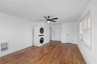 1338 McLendon Ave NE in Atlanta, GA - Foto de edificio - Building Photo