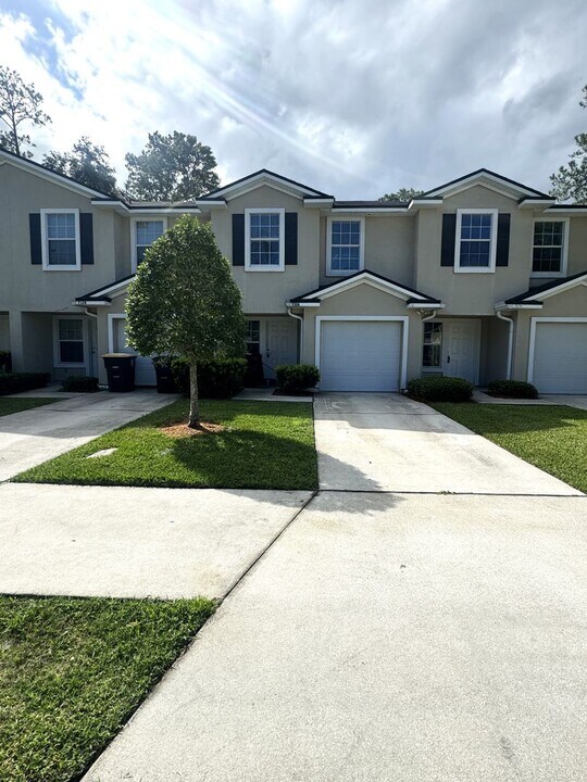 7126 Timmerman Ln in Jacksonville, FL - Building Photo