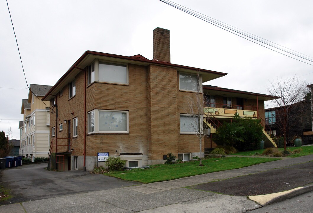 Eileen Apartments in Seattle, WA - Building Photo