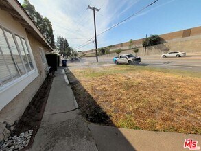 7758 N Glenoaks Blvd in Burbank, CA - Building Photo - Building Photo