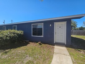 6204 Pinetree Ave in Panama City, FL - Building Photo