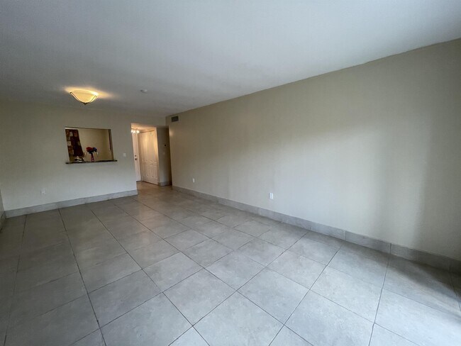 3700 NW 21st St in Lauderdale Lakes, FL - Building Photo - Building Photo