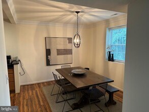 8 Gurteen Ct in Timonium, MD - Building Photo - Building Photo