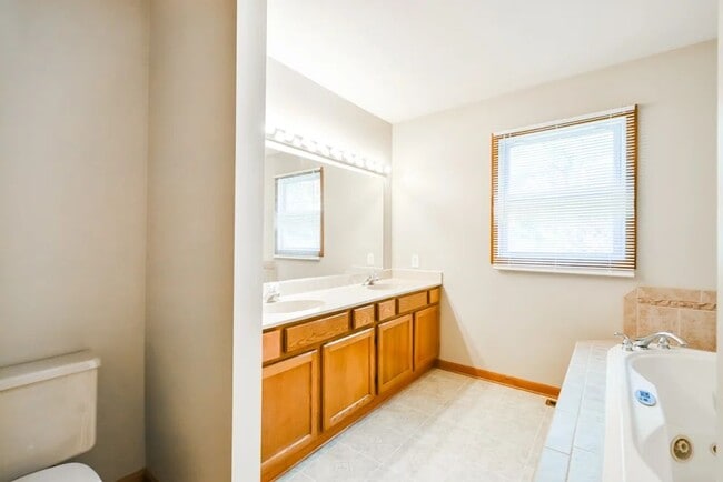 1707 Jennifer Ln in McHenry, IL - Building Photo - Building Photo