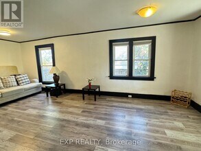 5205 Palmer Ave in Niagara Falls, ON - Foto de edificio - Building Photo