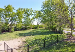 Chateau De Ville in Indianapolis, IN - Building Photo