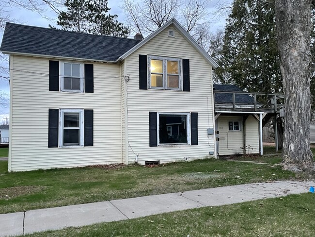 102 Hudson St, Unit 102 in Antigo, WI - Building Photo - Building Photo