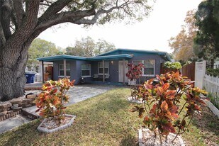 1918 W Walnut St in Tampa, FL - Building Photo