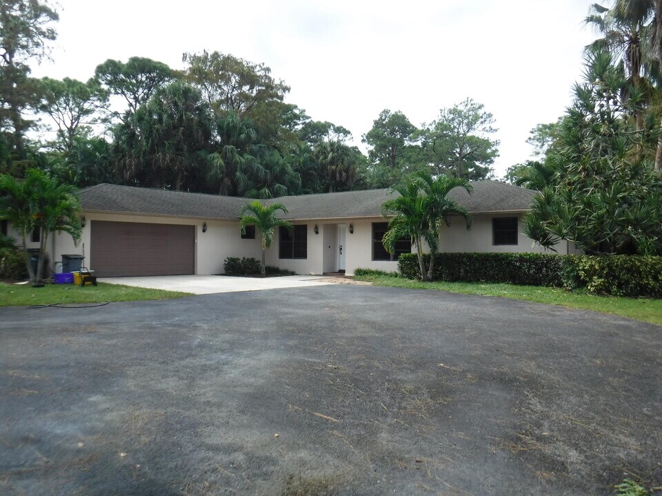 401 Woodside Dr in West Palm Beach, FL - Building Photo