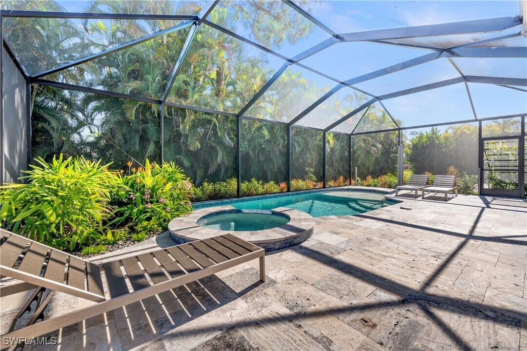 160 Stanhope Cir in Naples, FL - Building Photo