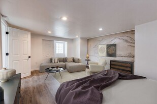 955 E Warrington Ave in Pittsburgh, PA - Building Photo