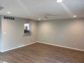 5121 W Woodmill Dr in Wilmington, DE - Building Photo - Building Photo