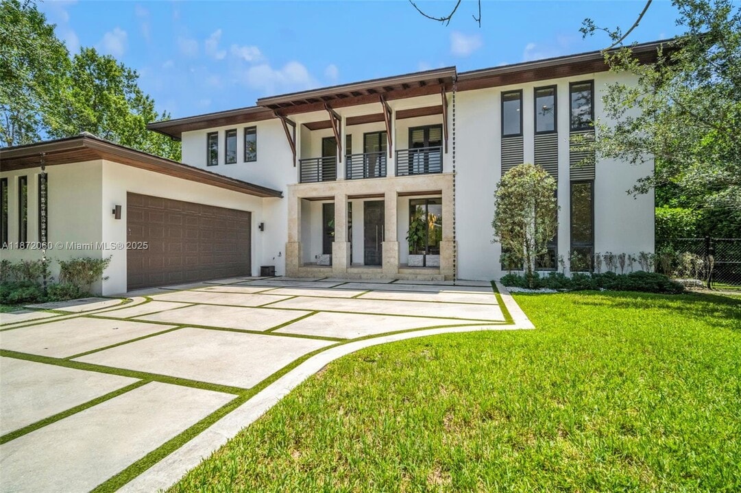 6120 SW 80th St in Miami, FL - Building Photo