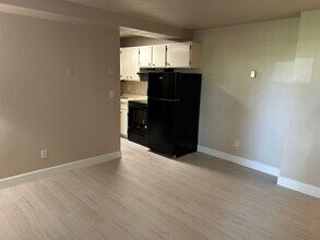 1605 Sanya Cir-Unit -2 in Anchorage, AK - Building Photo - Building Photo
