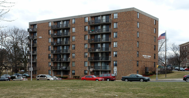 Holyoke Towers in Holyoke, MA - Building Photo - Building Photo