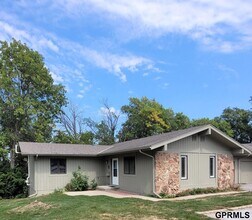 9268 Erskine Plaza in Omaha, NE - Building Photo - Building Photo